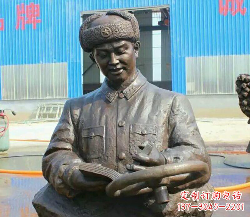 安阳向雷锋致敬!郑州中领雕塑出品:雷锋铜雕