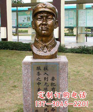 安阳让爱与正义永远绽放光芒——雷锋雕塑