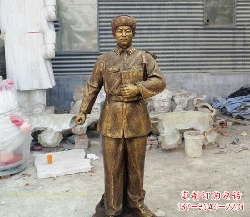 安阳传承爱国精神,让雷锋雕塑永久守护家园
