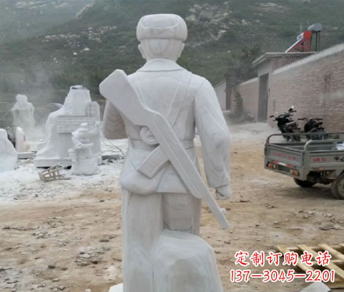 安阳来自中领雕塑的经典定制雷锋雕塑