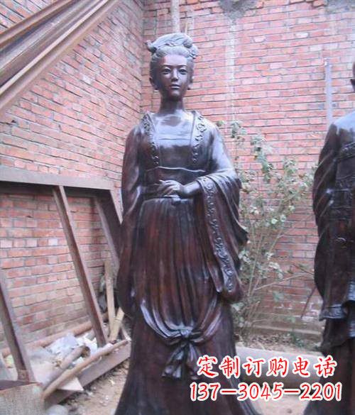 安阳汹涌波澜中的李清照雕塑