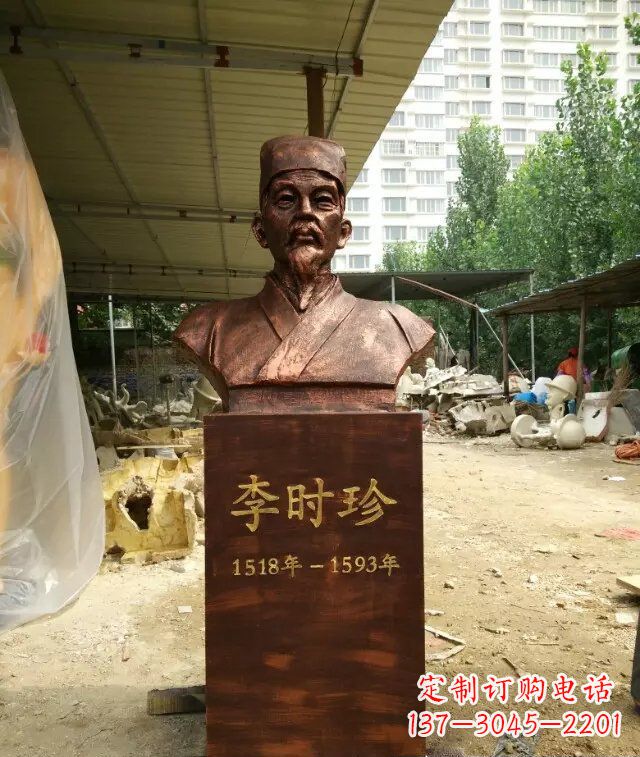 安阳寓意深长精致细节——李时珍校园名人铜雕