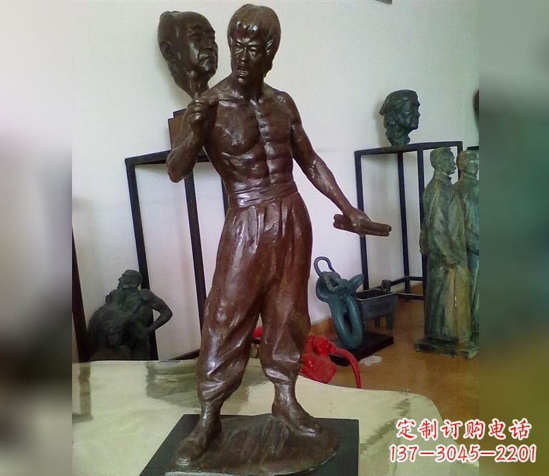 安阳经典传奇-李小龙铜雕塑