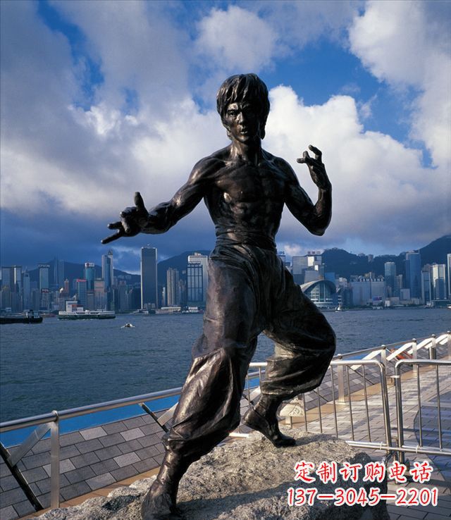 安阳标题:李小龙铜雕,让传奇永存