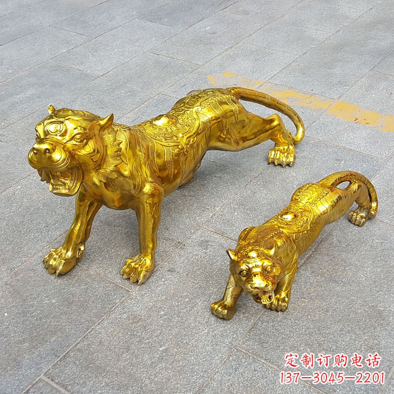 安阳鎏金老虎，铜雕工艺精美