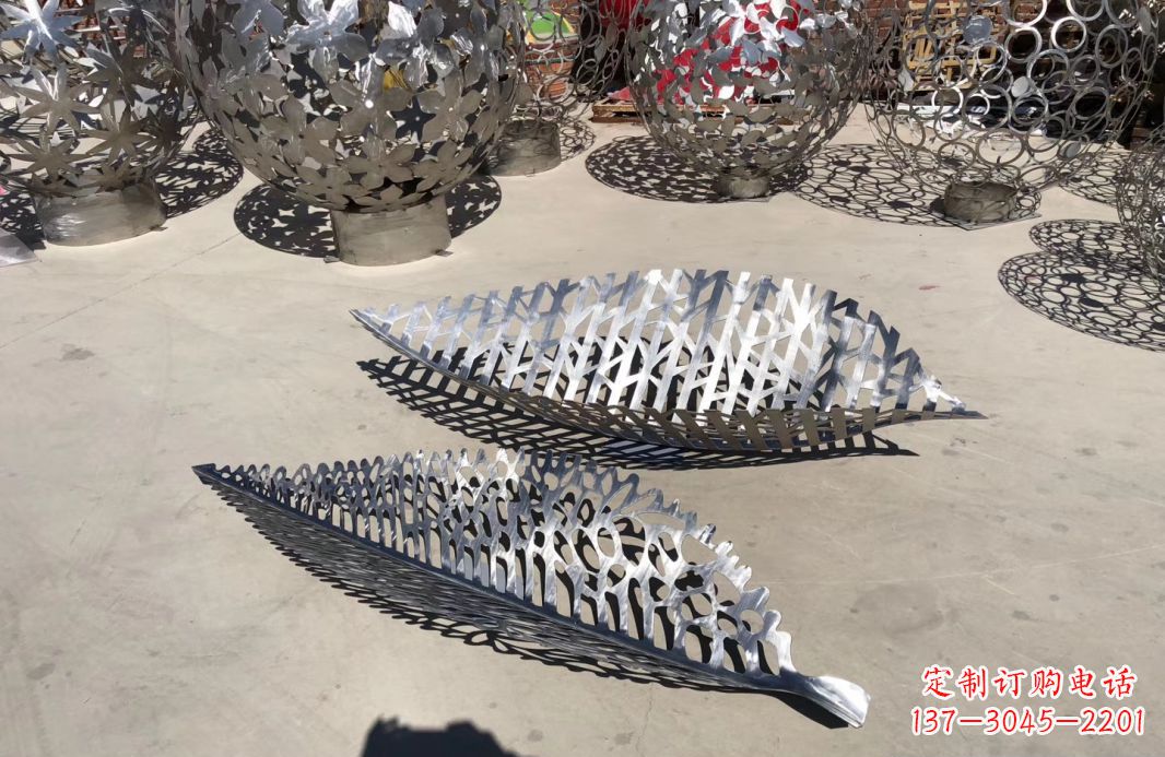 安阳中领雕塑-树叶镂空景观雕塑