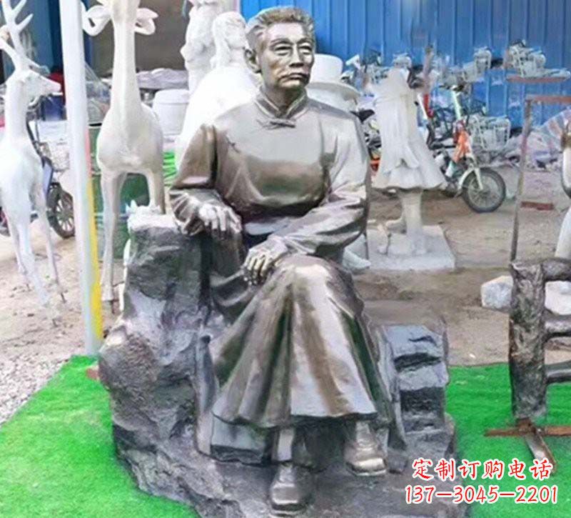 安阳鲁迅铜雕塑,铸就永恒传奇
