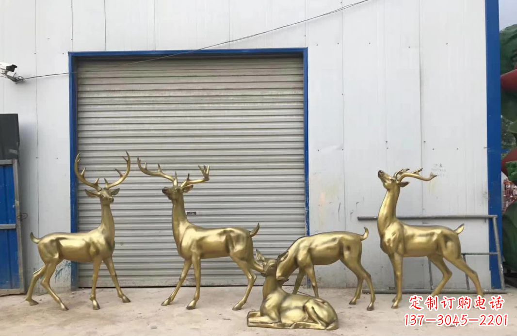 安阳产自中领雕塑的手工鹿群铜雕塑,是一款以鹿…
