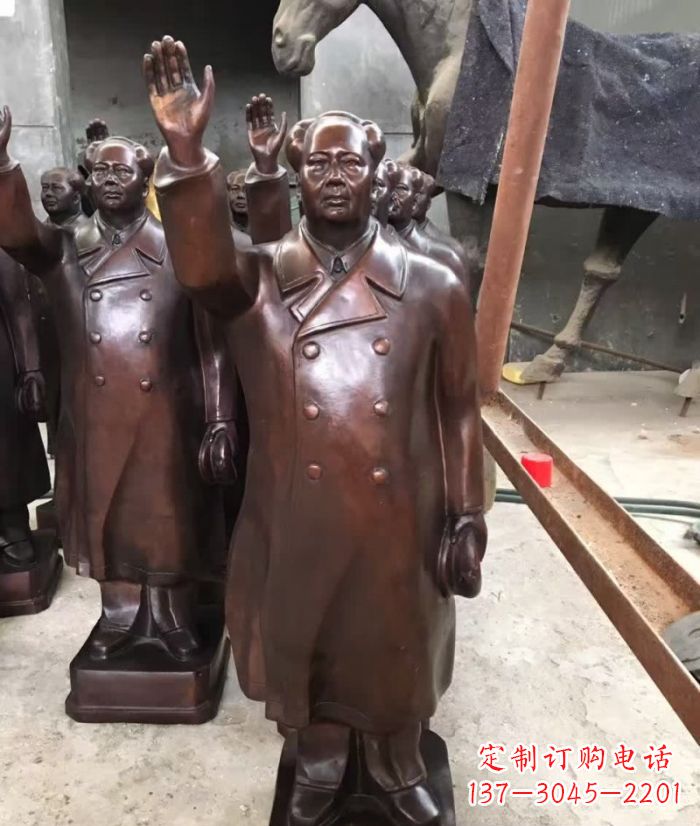 安阳毛主席挥手铜雕，传达毛主席的不朽精神