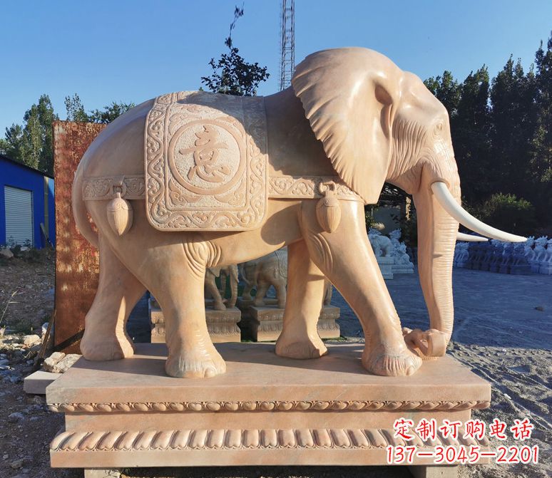 安阳南中领雕塑的大象雕塑
