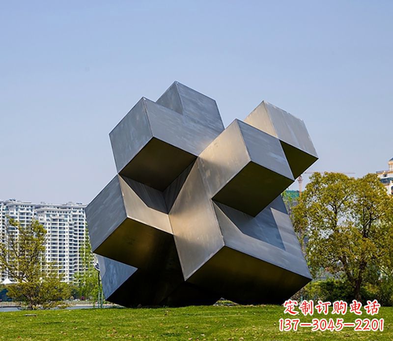 安阳童年回忆,用魔方不锈钢雕塑激发梦想