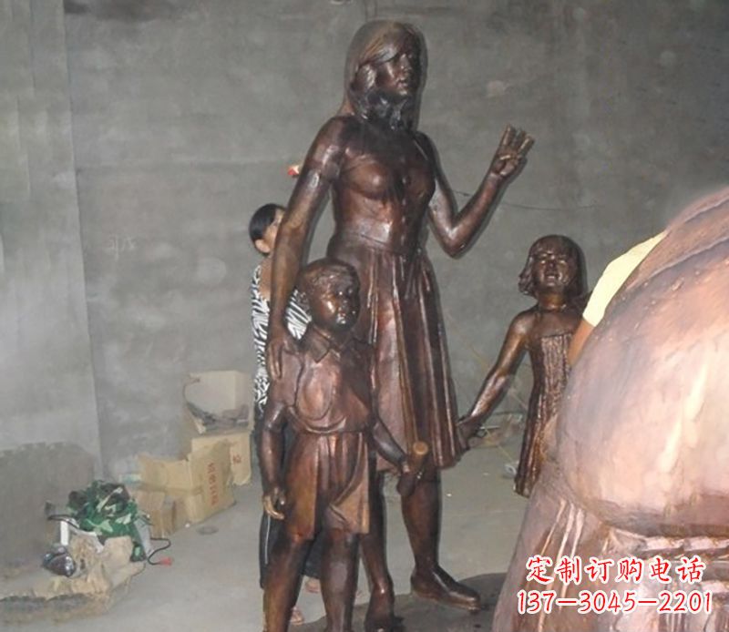 安阳中领雕塑非常荣幸推出一款特别的母亲雕塑,…