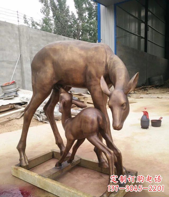 安阳母子鹿公园动物铜雕——精美绝伦