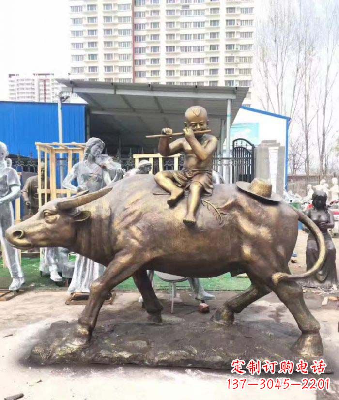 安阳专为儿童量身定制的牧童骑在牛背吹笛铜雕