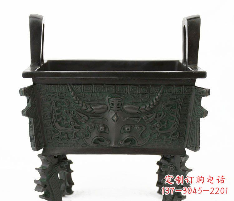 安阳精致的牛头铜鼎铜雕