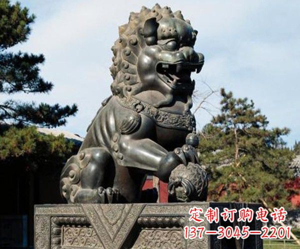 安阳完美融合中西文化的铜狮子雕塑