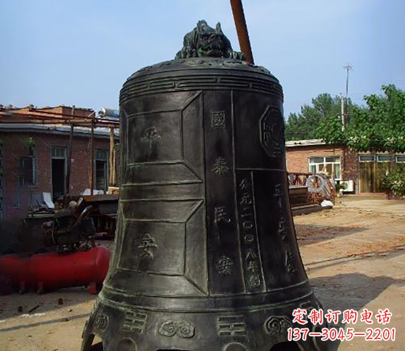 安阳平安国泰,民安铜钟雕塑