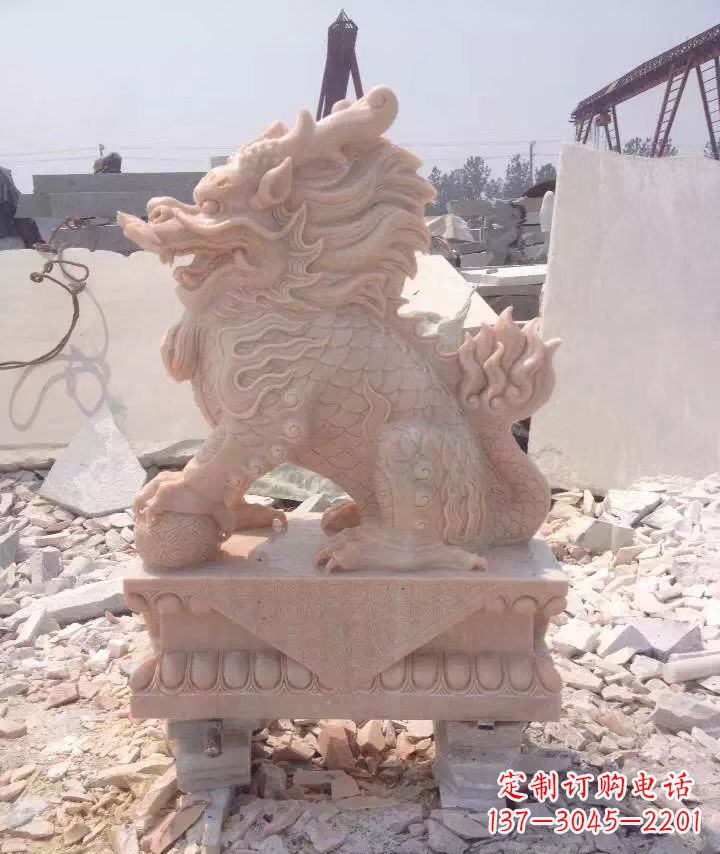 安阳标题:尊贵高贵，中领雕塑定制的精致石雕麒麟