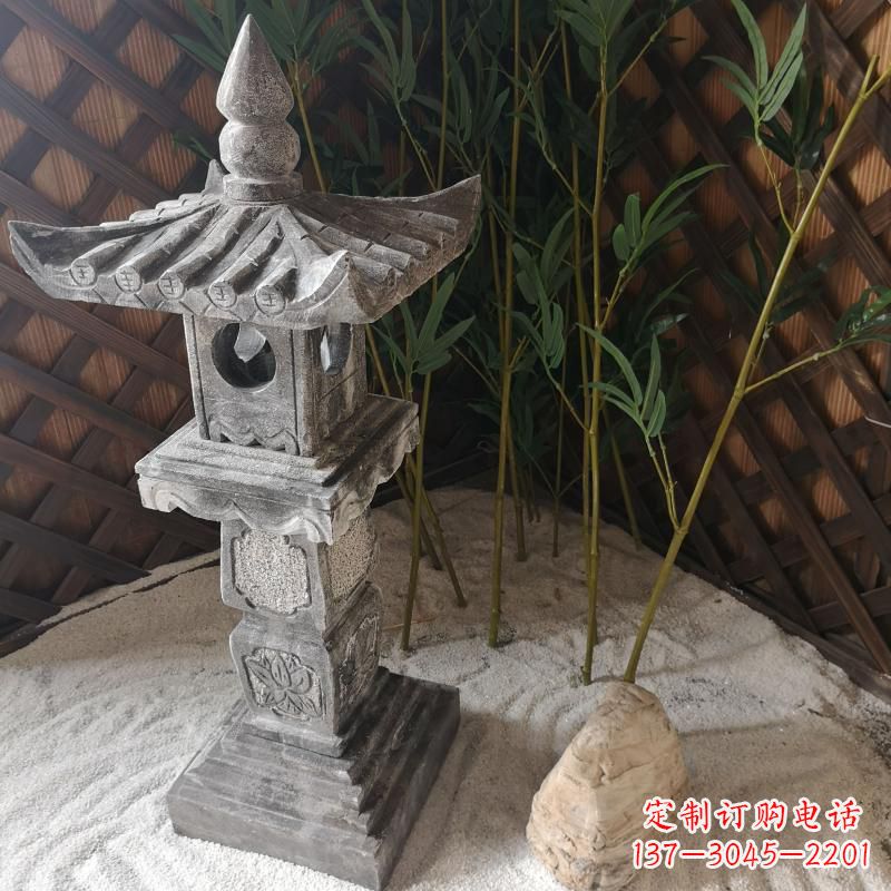 安阳青石仿古灯笼雕塑是由中领雕塑定制的经典雕…
