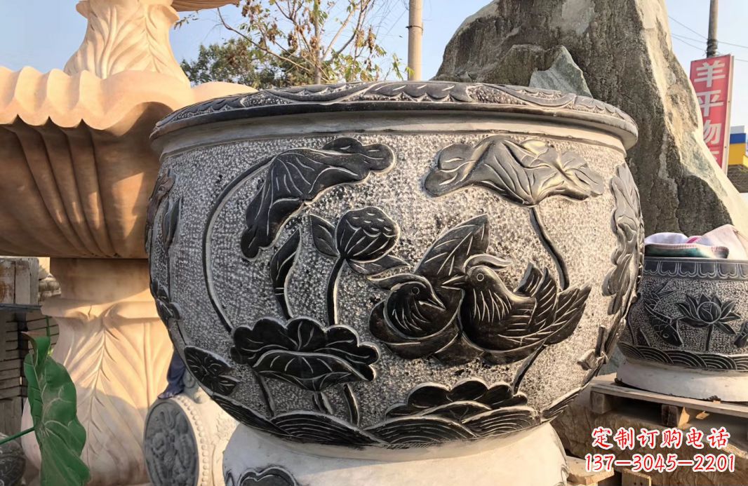 安阳荷花浮雕鱼缸雕塑,让空间更加生机勃勃