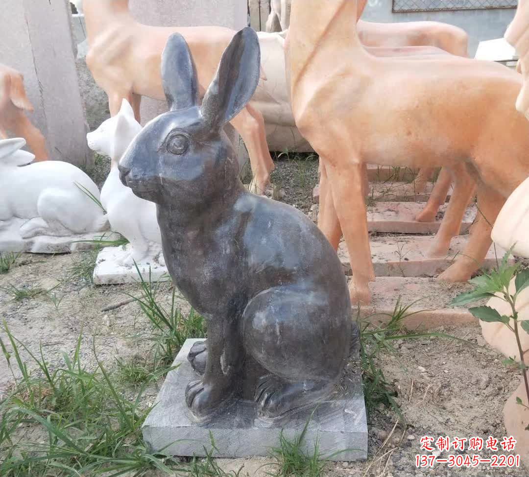 安阳青石公园兔子雕塑,实惠的艺术装点