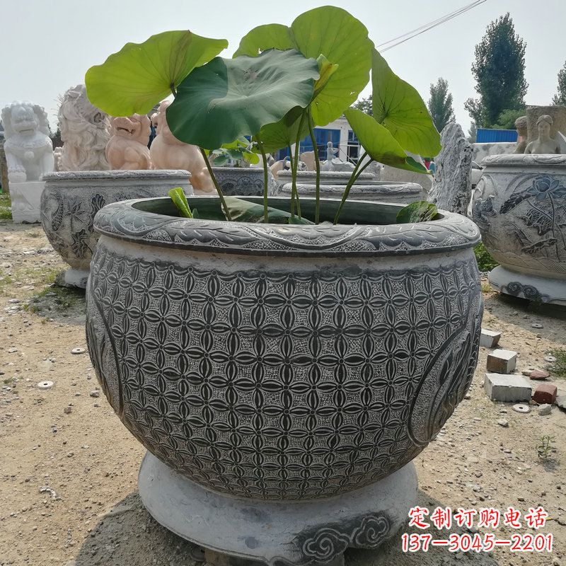 安阳荷花鱼石雕塑,精美雕塑展现浪漫情怀