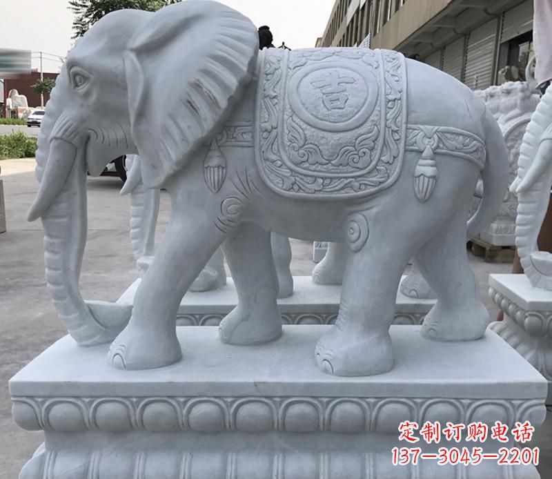 安阳青石纳福动物大象雕塑,完美缔造家庭装饰风景