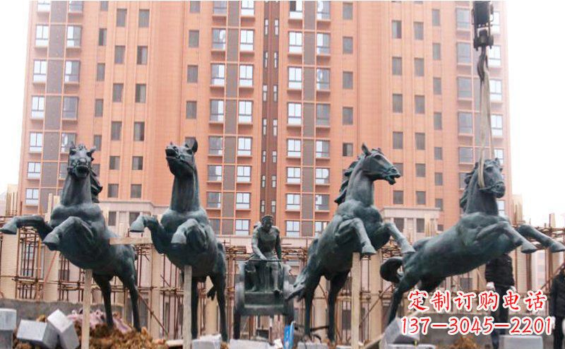 安阳精美青铜马拉车广场雕塑