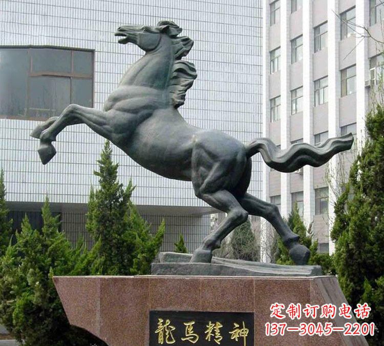 安阳青铜奔马精美雕塑是钜鹰中领雕塑推出的一款…