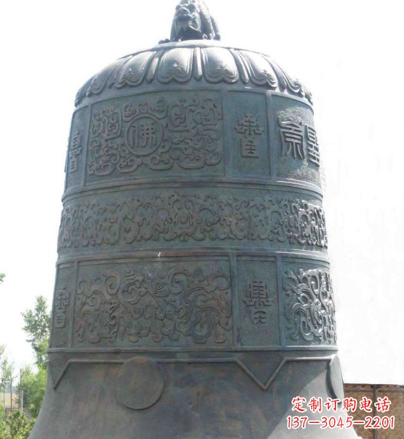 安阳传统唢呐青铜钟雕塑,传递节日的祝福