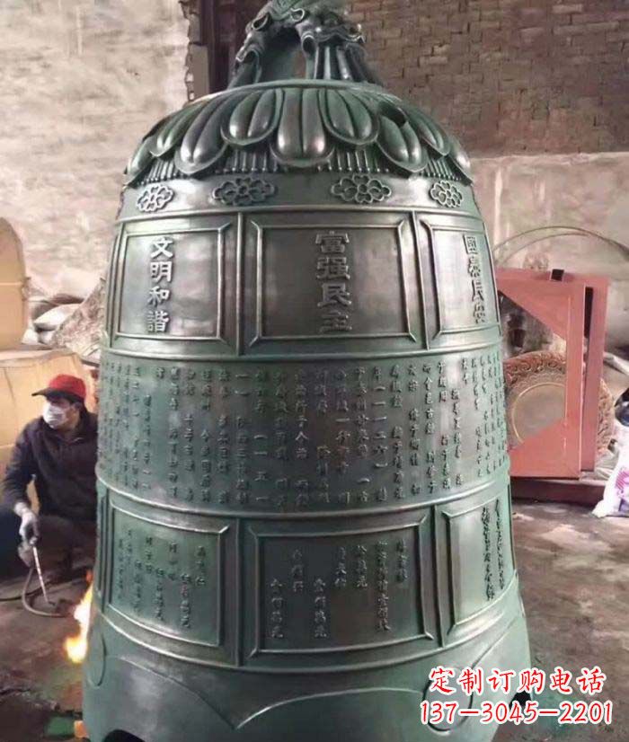 安阳古典铜钟雕塑,装点家园