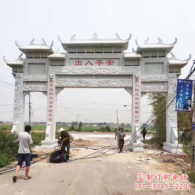 安阳质朴粗犷的三间四柱农村石牌坊雕塑