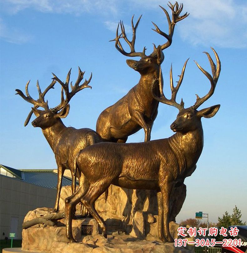 安阳三鹿登高鹿景观铜雕,让你秀智慧雕刻艺术
