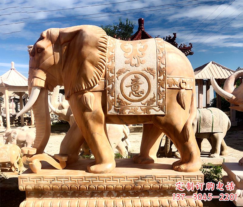 安阳精致多姿的大象雕塑