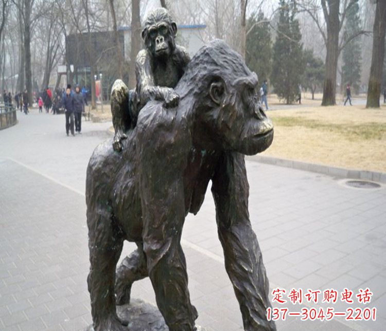 安阳多姿多彩的猩猩雕塑