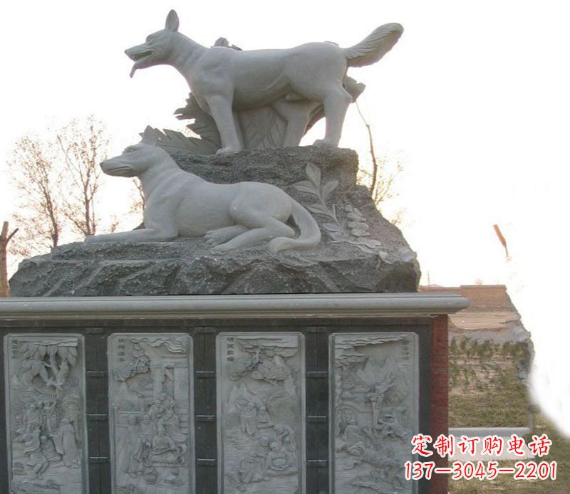 安阳体现艺术灵感的两只狗公园动物雕塑