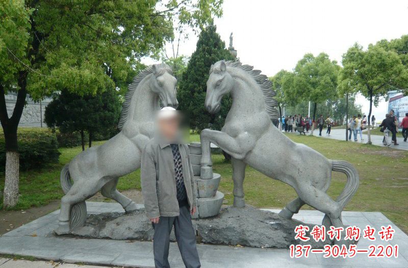 安阳以马为主题的石雕艺术品