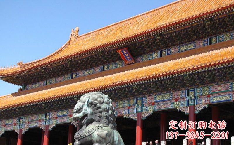 安阳寺庙门口青铜狮子雕塑