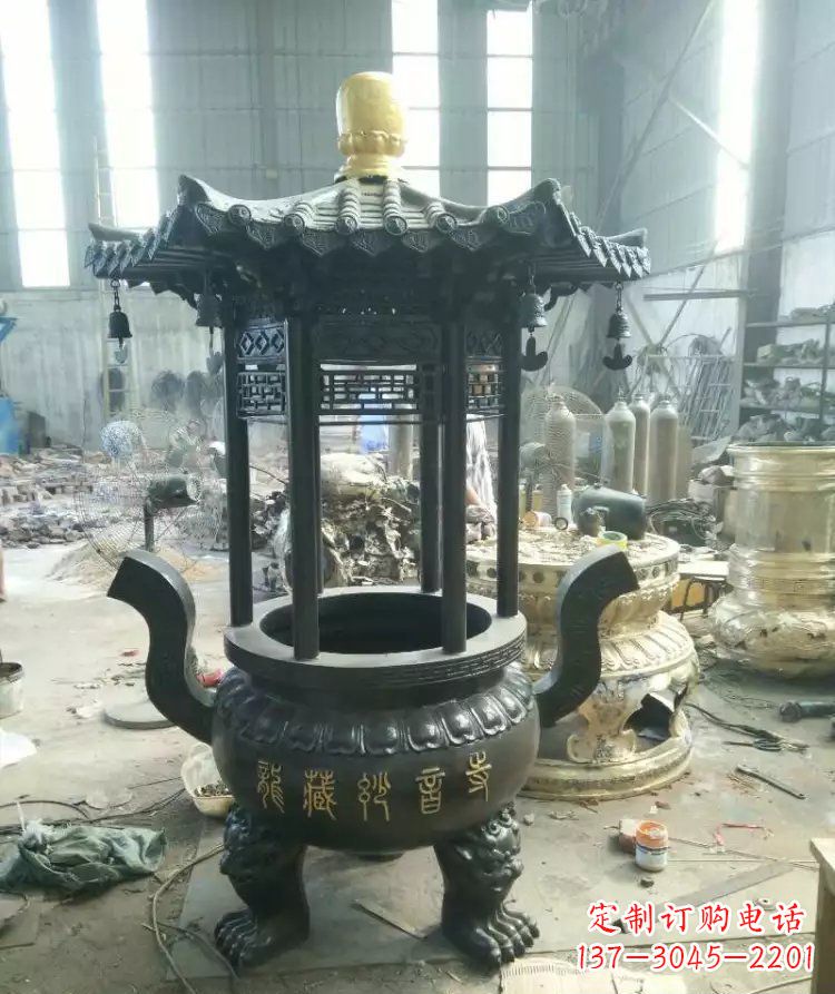 安阳寺庙圆香炉铜雕 (2)