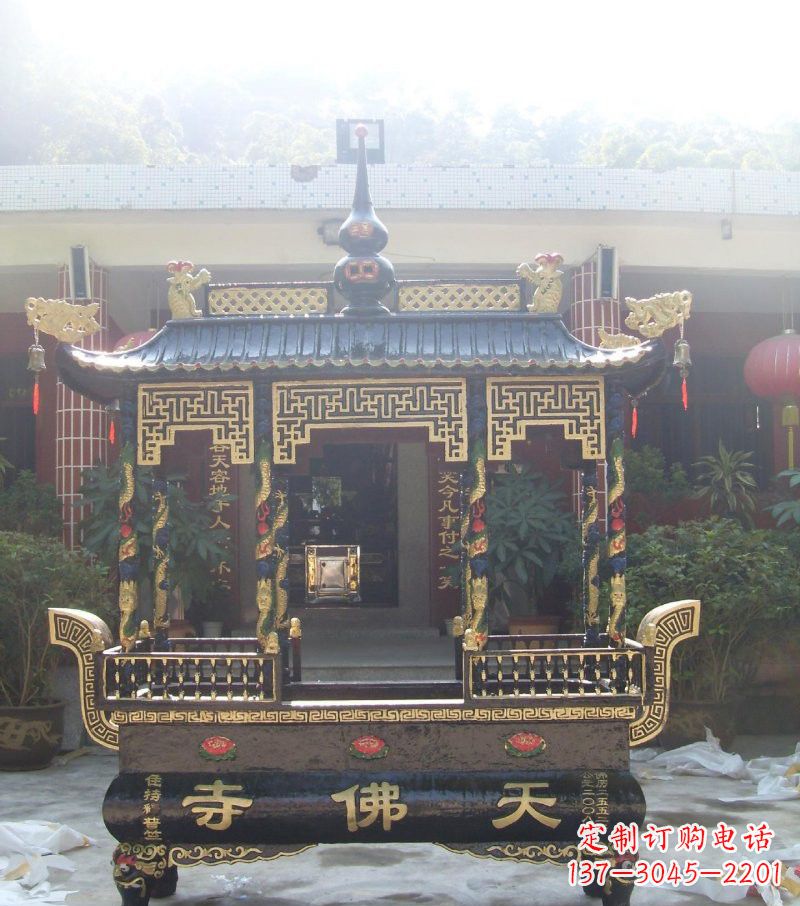 安阳寺庙铸铜四足方形带顶香炉