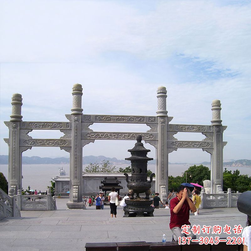 安阳寺院冲天式石雕牌坊