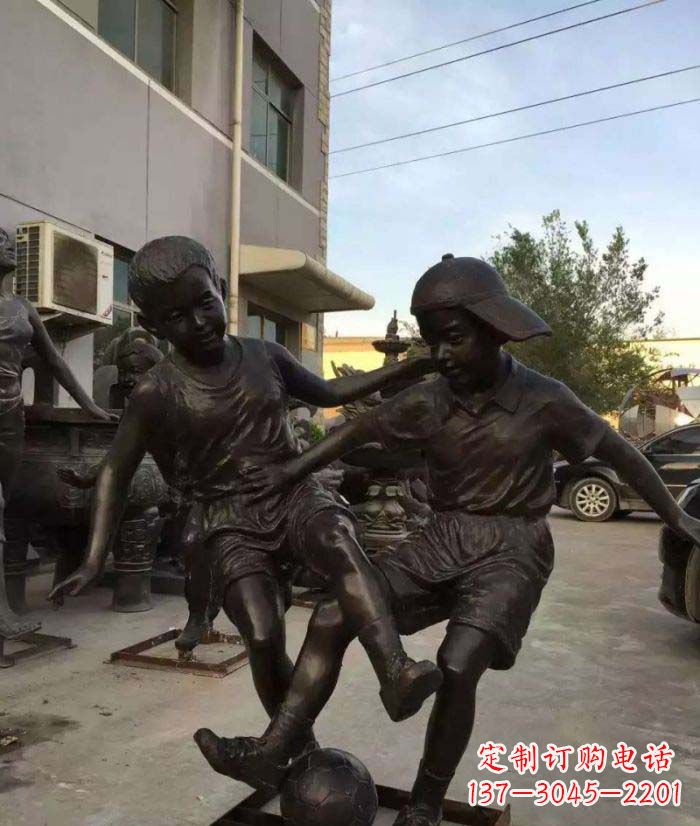 安阳踢足球儿童铜雕 (2)