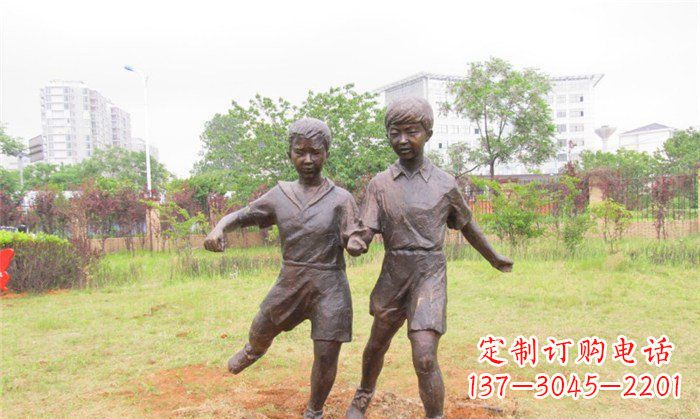 安阳踢足球公园人物铜雕 (2)
