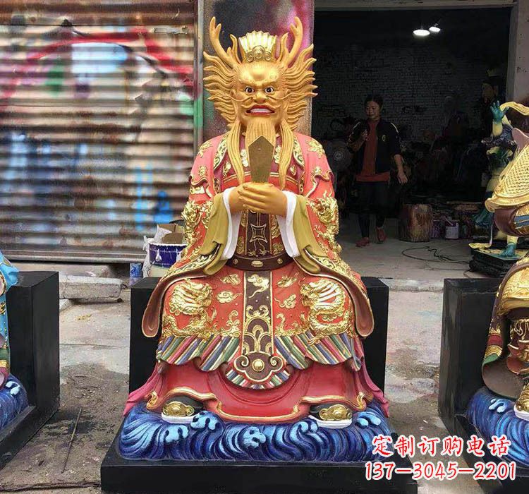 安阳铜雕彩绘坐式龙王