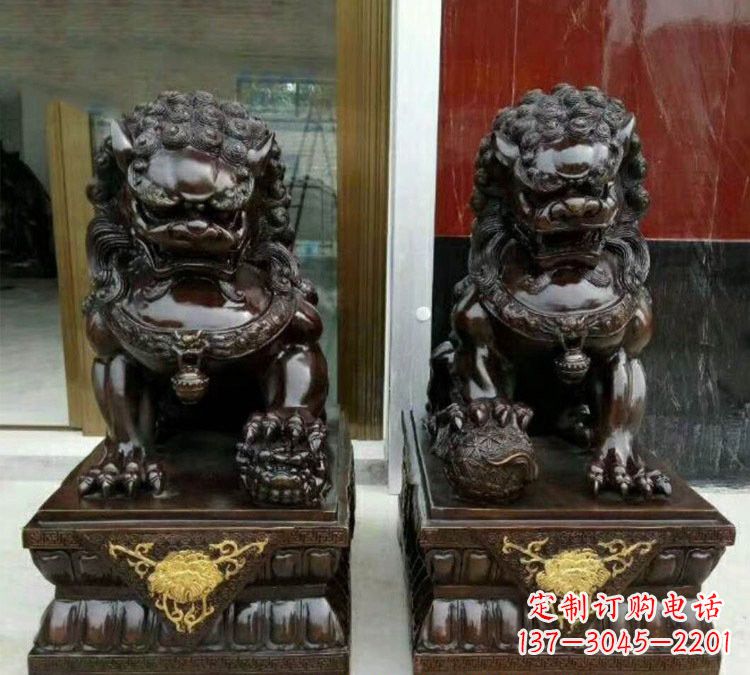 安阳铜雕故宫狮子