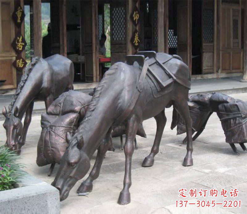 安阳拖行李的马动物铜雕