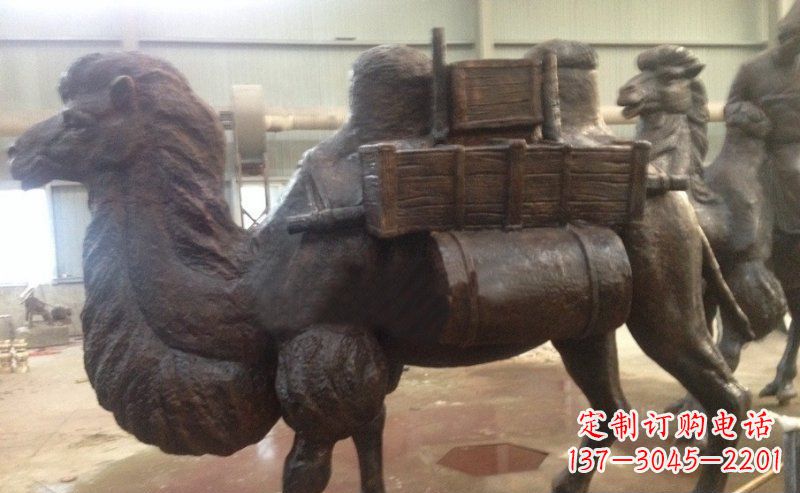 安阳驮着东西的骆驼公园动物铜雕
