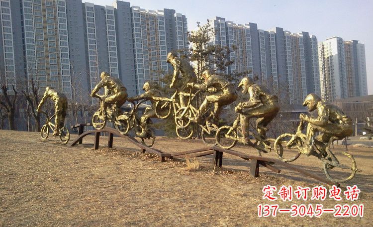 安阳玩花样自行车人物铜雕