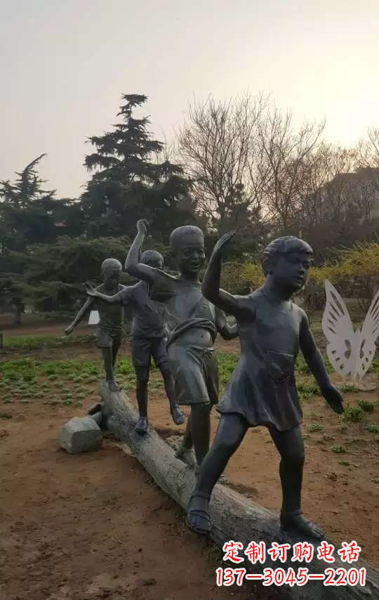 安阳玩走独木桥儿童铜雕