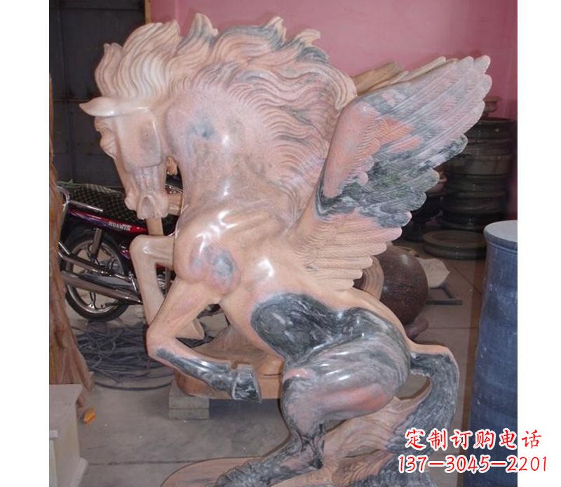 安阳晚霞红奔马石雕